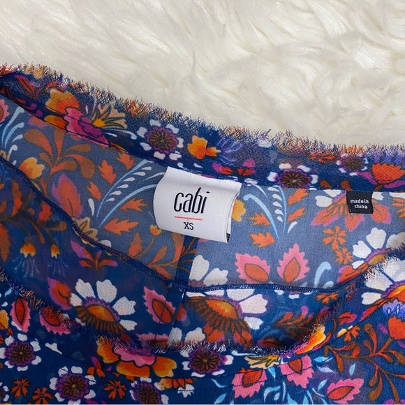 CABI LINDSEY NAVY MULTI COLOR FLORAL RAW HEM TANK SPRING BOHO CHIC FESTIVAL - Picture 2 of 7